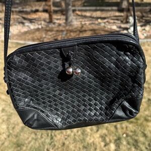 Ganson Vintage Woven
Leather Shoulder/ Crossbody Black Purse
Made In Hong Kong